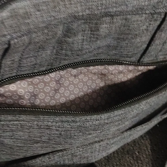 LUG Carousel Dark Gray Crossbody Bag 9.5" L × 5.5" H × 2" W Multiple pockets - Picture 8 of 8